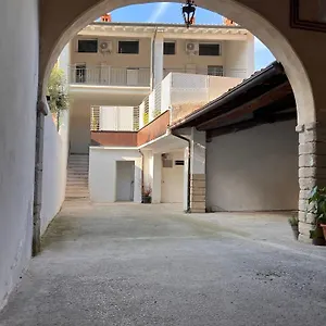 https://la-terrazza-san-felice-del-benaco.it-lombardy.com